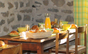 salle de petit déjeuner chambre d'hotes